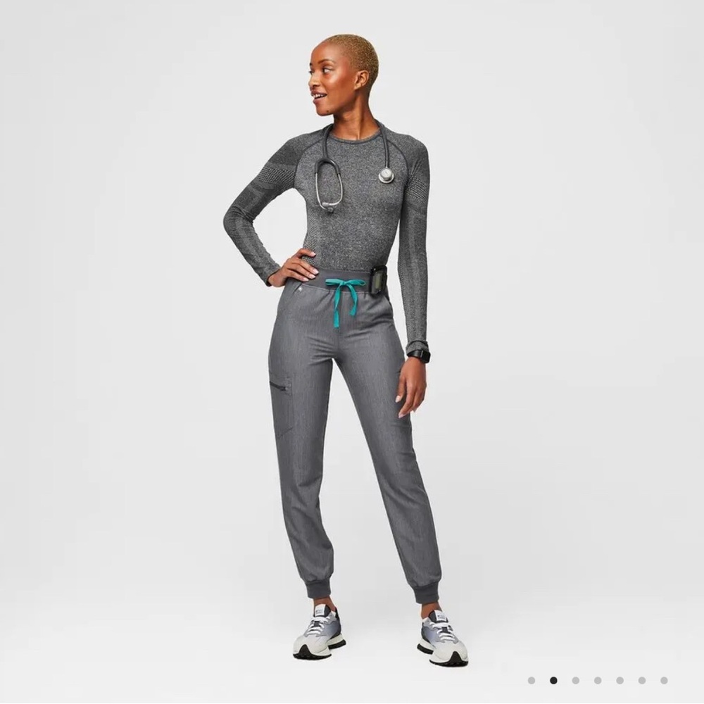 Figs Women's High Waisted Zamora Jogger Scrub Pants - Heather Denim